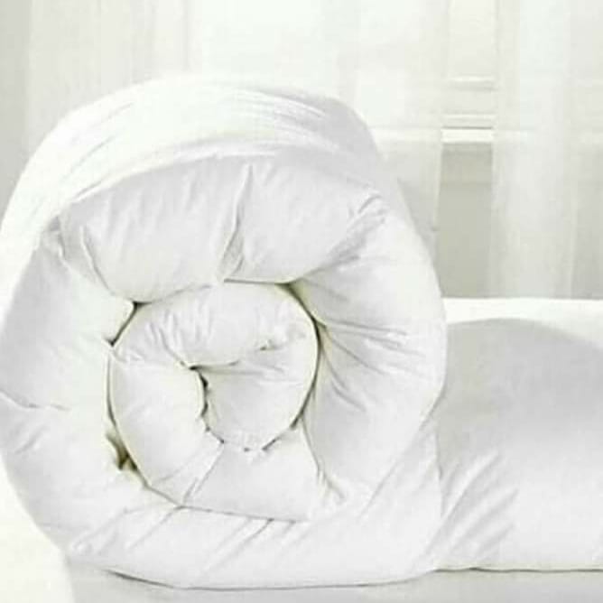 Plain white unbinded duvetsComes with 1 bedsheet & 2 pillow cases