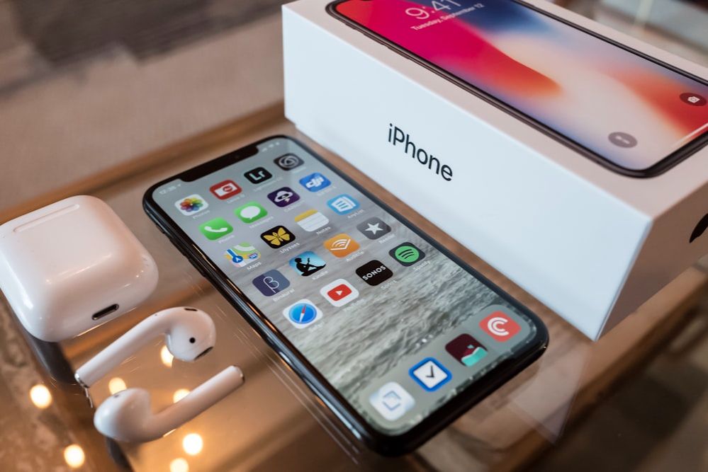 BRAND NEW SEALED IPHONE X 64GB AND 256GB WHITE/BLACK DISPLAY SIZE 5.8 INCH DUAL CAMERA 12MP + 12MP IOS 17 WITH 12 MONTHS WARRANTY