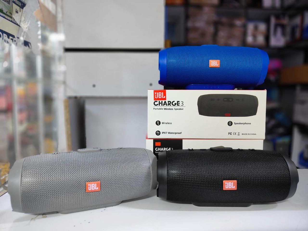 Jbl Flip 6 Portable BlueTooth Speaker.Eco-friendly packaging JBL is committed to a more sustainable, earth-friendly packaging.
IP67 waterproof and dustproof To the pool.
12 Hours of Playtime
Bold desi