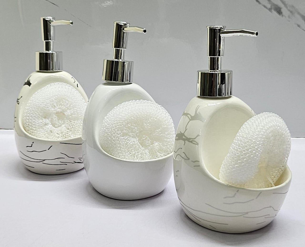 Fancy single ceramic lotion / Soap dispenser with wash pad