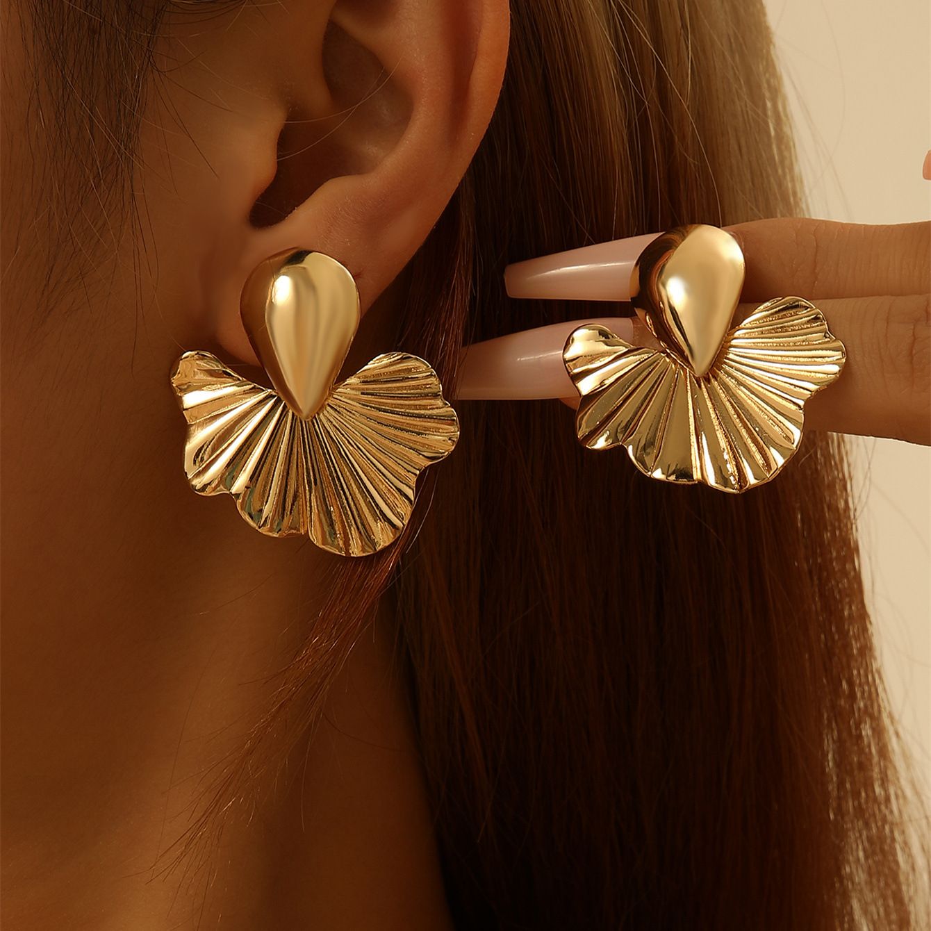 New earrings, high-end French light luxury, niche earrings, retro ins style, temperament, trendy stud earrings