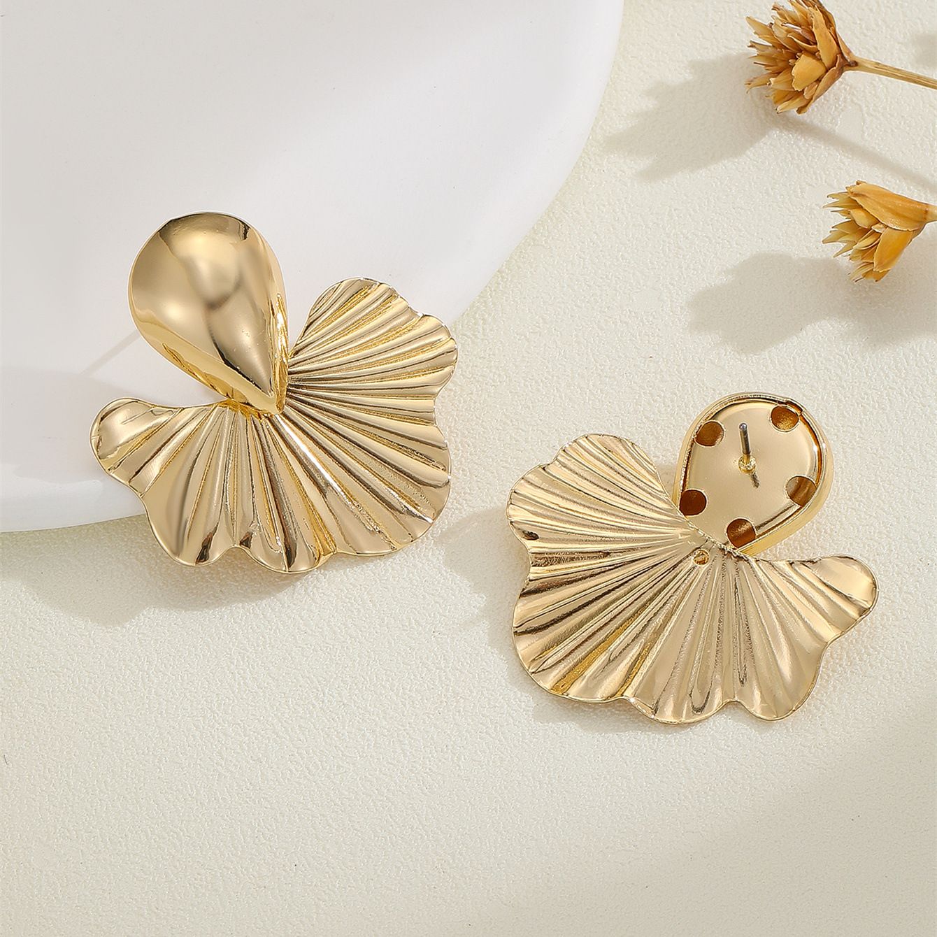 New earrings, high-end French light luxury, niche earrings, retro ins style, temperament, trendy stud earrings