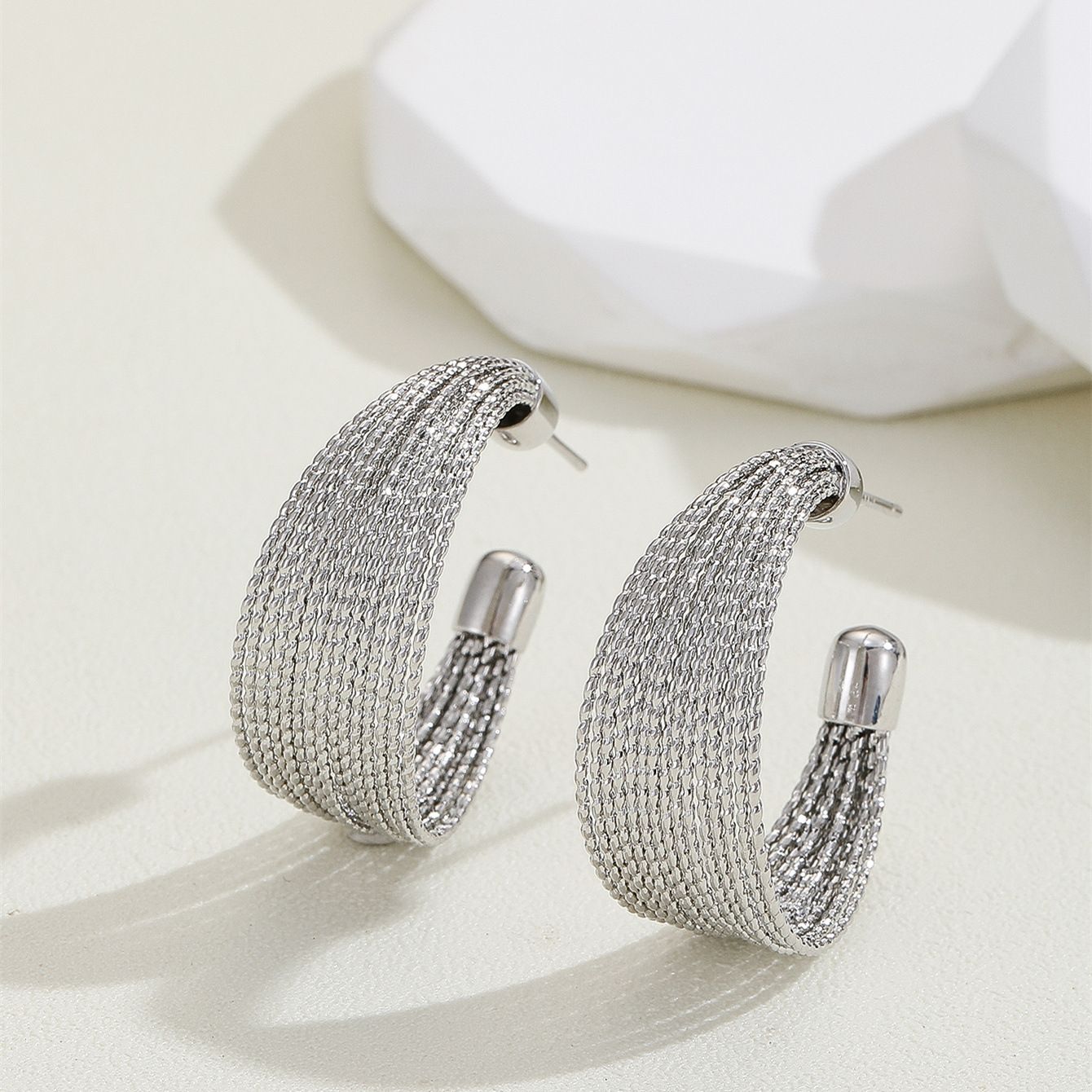 ins cold style high-end earrings 2024 new trendy round face fashion temperament earrings