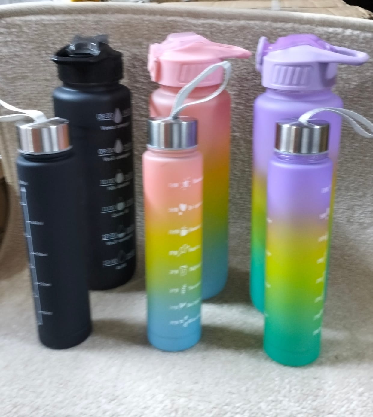 2 In 1 Motivational Water Bottle. 2piece set of super capacity, press the spring cover and open the cover with one button, convenient and fast.