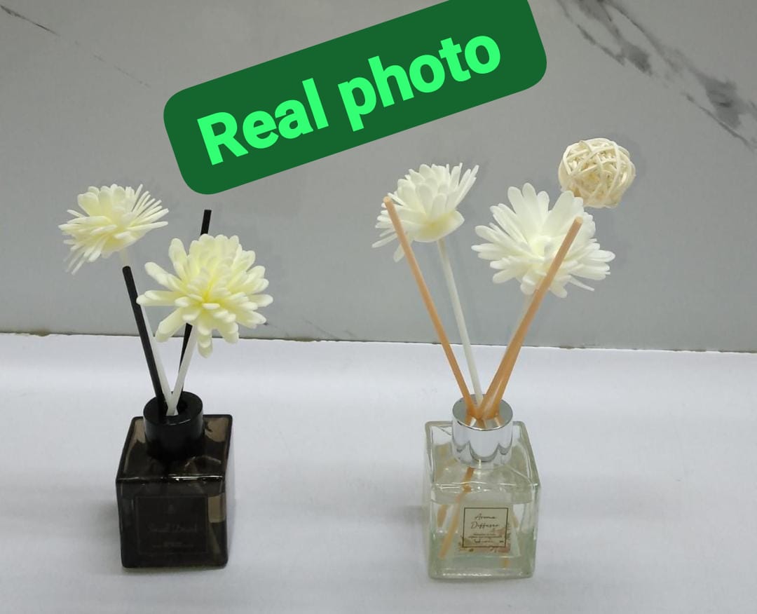 Aromatherapy reed diffuser with a 50ml capacity available in a white glass bottle. Comes in 5 different scents and perfect for use in the office, washroom, living room, bedroom, etc.