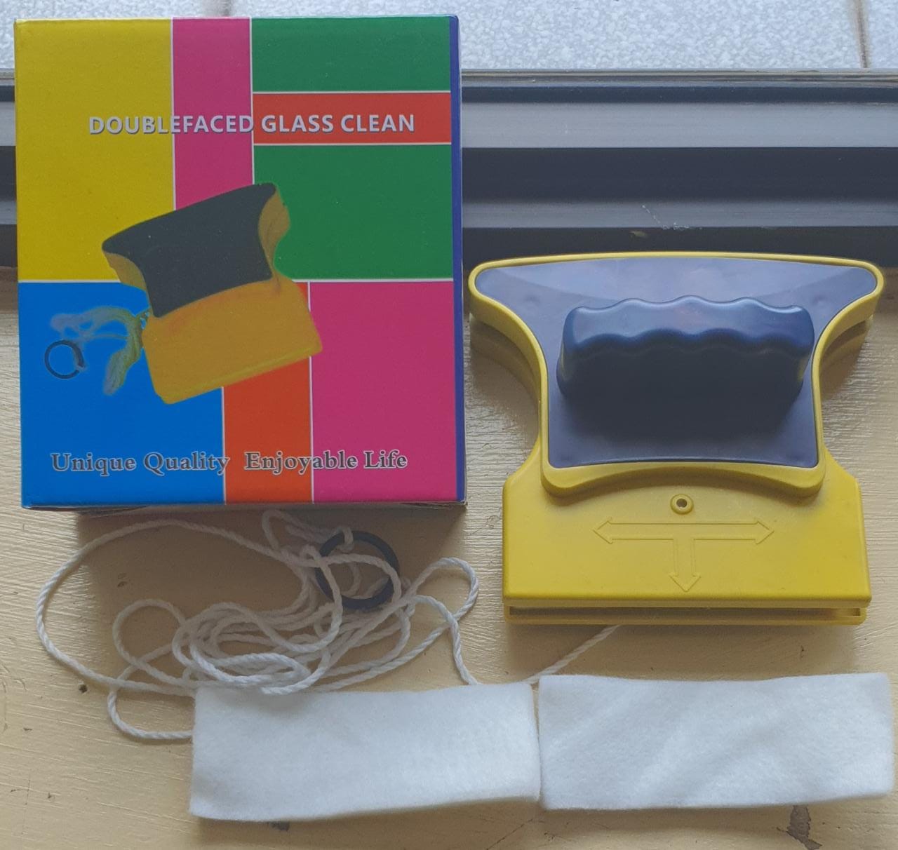 Double faced magnetic window cleaner 
Ideal for cleaning both sides of high height glass panes