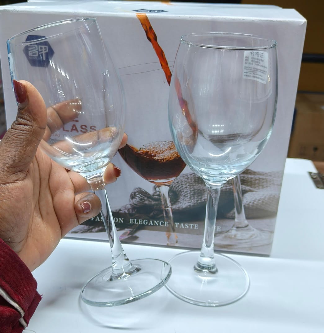 Wine Glass Set of 6 wine glasses. Mouth-blown glass Large, rounded bowls Capacity: 310mlgh Quality Drinkware Type:  Wine glass Material: Glass Dishwasher safe