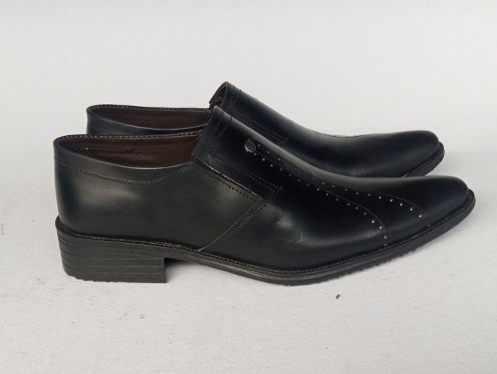 Mens comfortable and high quality classic black pure genuine leather sharp shooter slip on shoes with no laces suitable for both business and casual wear for any weather