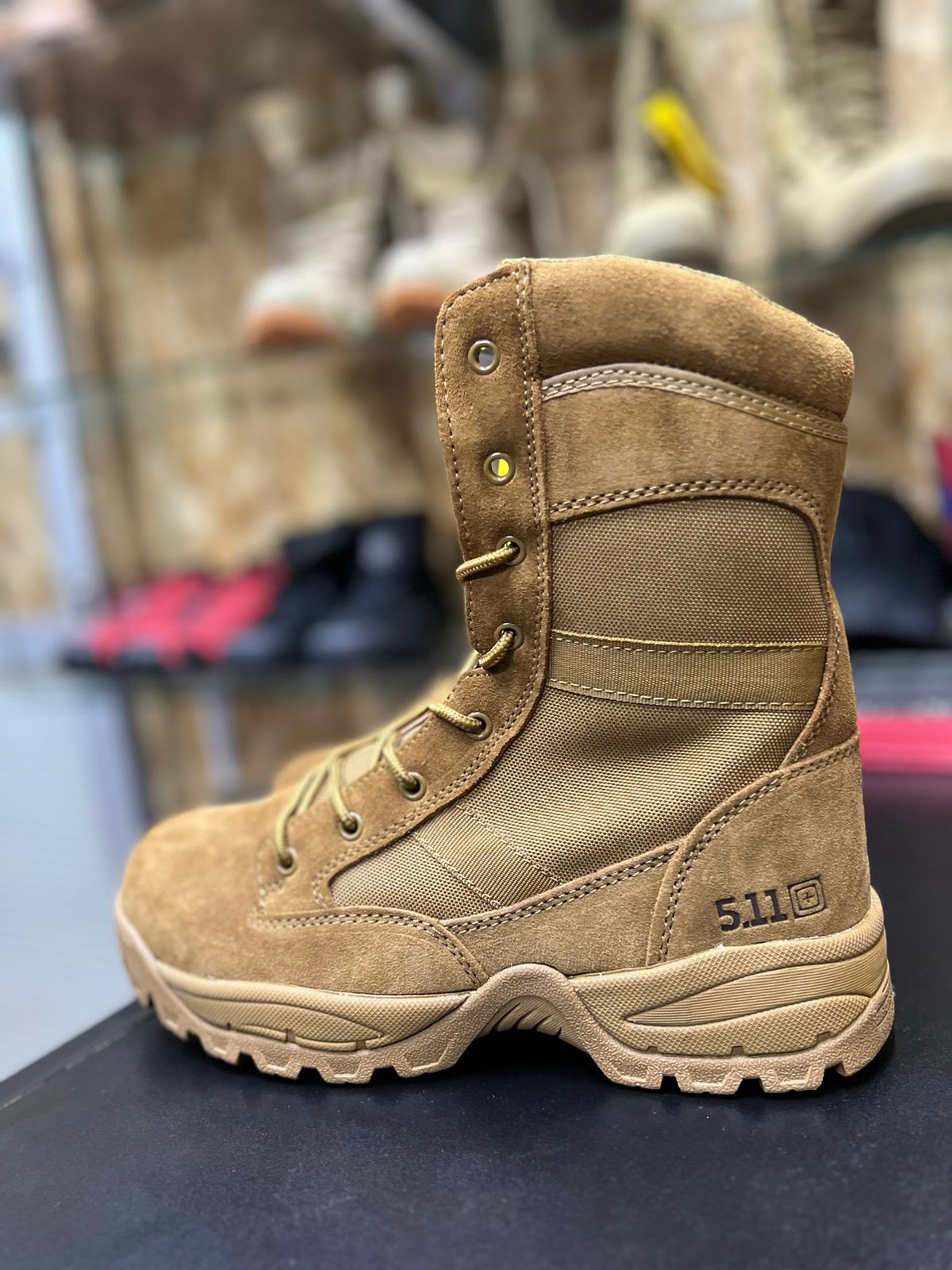 ORIGINAL LEATHER 511 BOOTS, TACTICAL MILITARY BOOTS, CAMOUFLAGE BOOTS. HEAVY DUTY.

Size 39-45