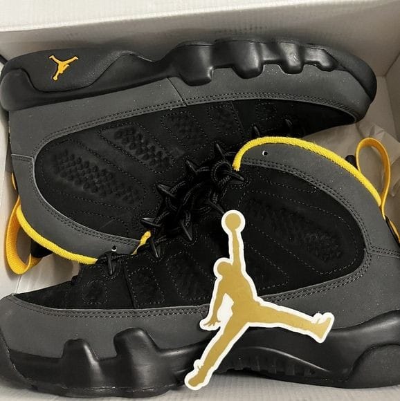 ORIGINAL NIKE AIR JORDAN 9, FASHIONABLE SNEAKERES BLACK AND YELLOW. (AIR FORECE 1 AIRFORCE)