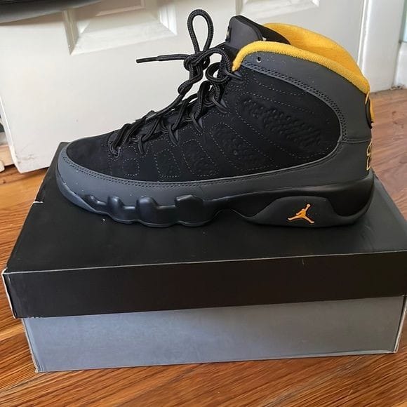 ORIGINAL NIKE AIR JORDAN 9, FASHIONABLE SNEAKERES BLACK AND YELLOW. (AIR FORECE 1 AIRFORCE)