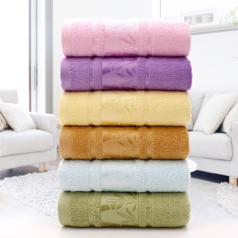 100% Cotton Bath Towel 70cm*140 cm 
The generously sized medium bath towel is extra absorbent and practical for quick drying, ample coverage, or comfortable lounging.