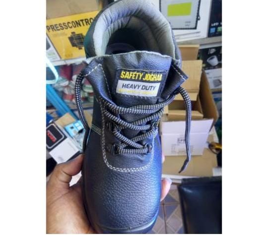 FASHION ELEGANT INDUSTRIAL SAFETY BOOTSWith the safety shoes from Safety Jogger, you can withstand all the stresses of everyday work.The Bestboy safety shoes from Safety Jogger are flexible and impres