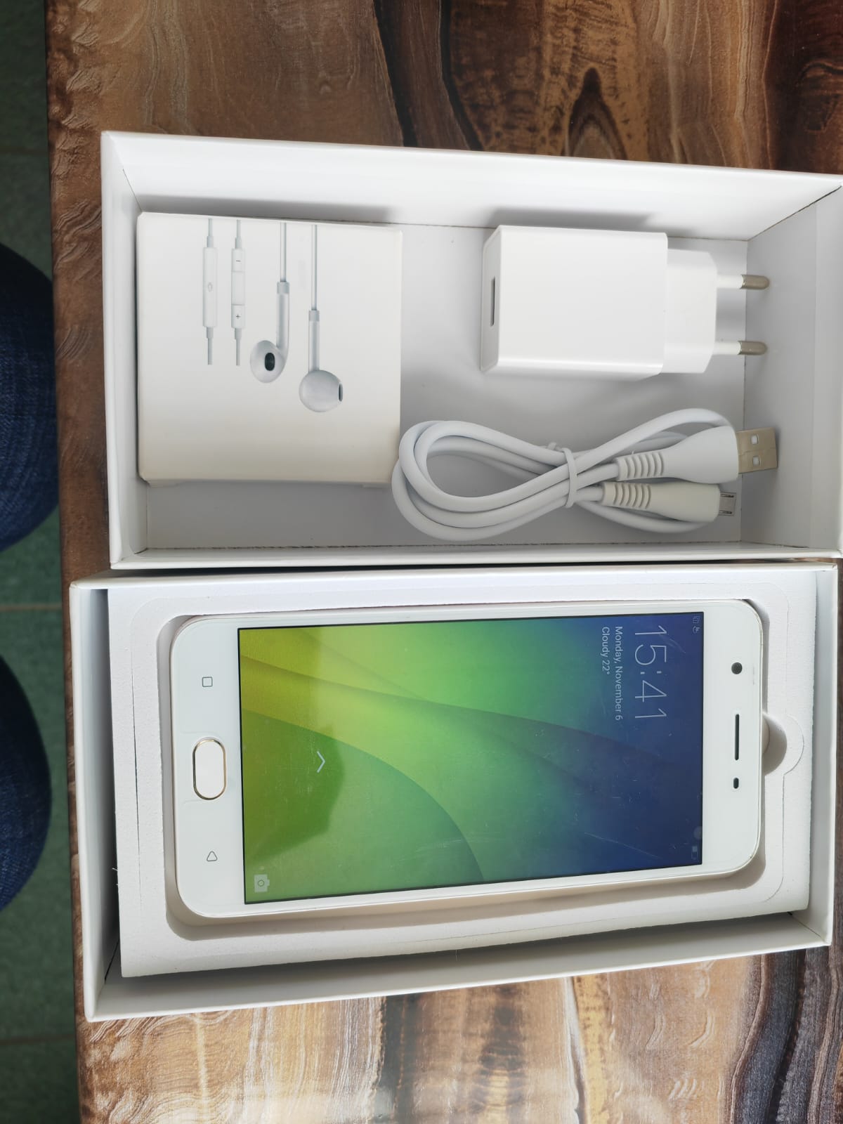 Anniversary offer !!! Enjoy quality Refurbished Oppo a57 F1s Smart Phone: 4gb Ram 64 Gb rom: 8Mp+16Mp front and Rear Cam: Front Fingerprint,: Dual Sim card With Warranty and 5000 Amp battery