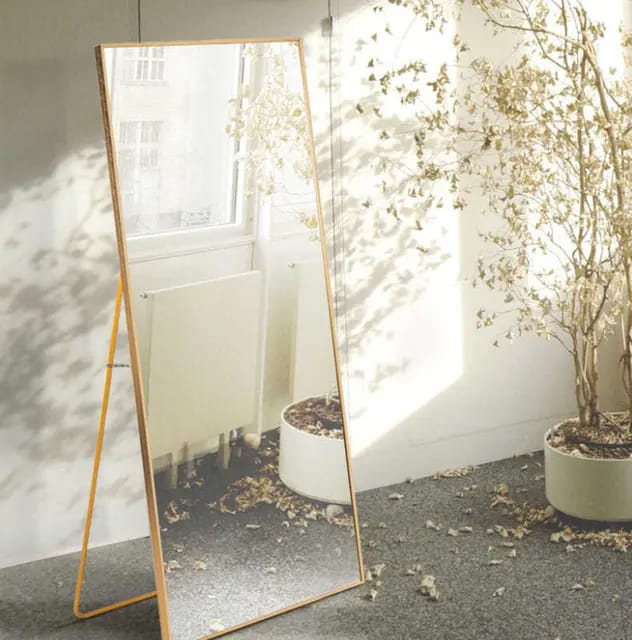 NEW OFFER 1.2 M BEAUTIFUL AND UNIQUE MIRROR CAN BE MOUNETD ON THE WALL OR FREE STANDING SUITABLE FOR  FULL BODY REFLECTION BLACK AND GOLDEN