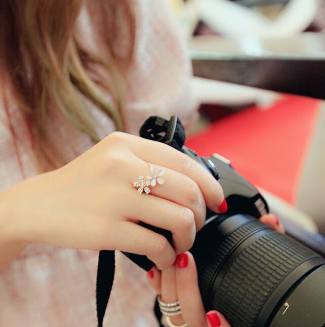 Korean fashion Opal flower rhinestone ring adjustable women's small Daisy flower opening ring ring