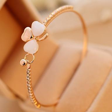 South Korea's new diamond bracelet sweet clover bracelet female high-grade creative hand jewelry