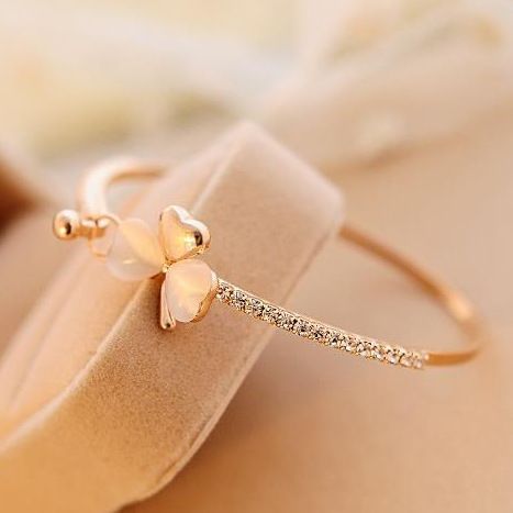 South Korea's new diamond bracelet sweet clover bracelet female high-grade creative hand jewelry