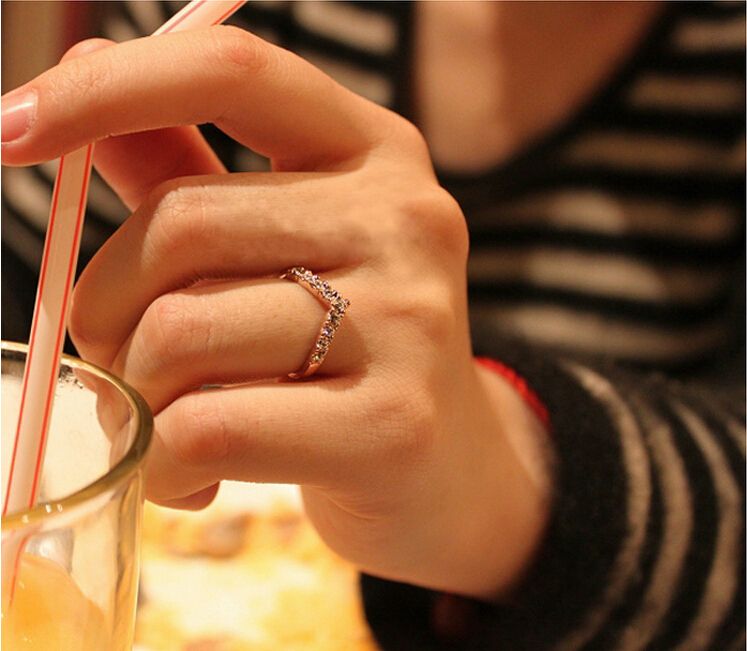 Korean jewelry V-shaped V-shaped unique design diamond set simple ring full of diamond love tail ring women