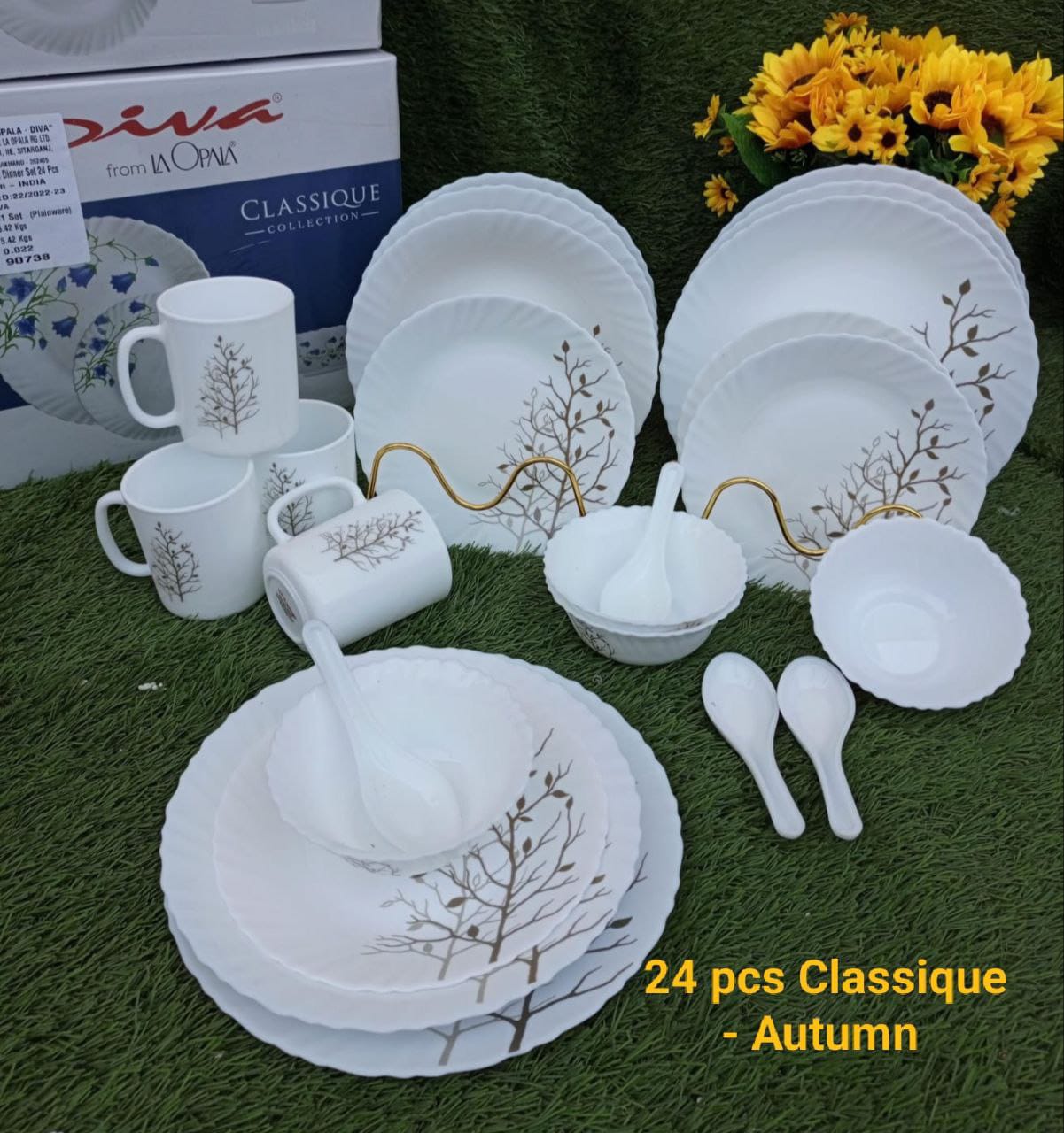 24 pcs of Diva Classique  round dinner set, Dinner Plates, Bowls, Cups and Side Plates