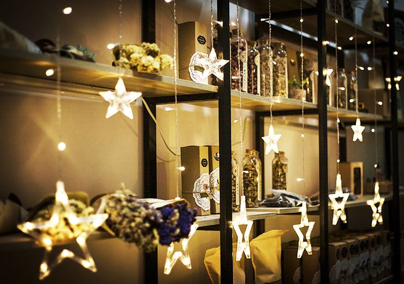 Five-Pointed Star Icicle Curtain Lights with 12 Stars Total 138 pcs LED Waterproof Linkable Curtain String Lights for Christmas/Wedding/party Backdrop