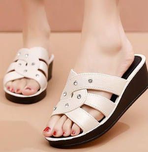 New ladies fashion wear flat bottom summer beach pearl H-shaped sandals and slippers