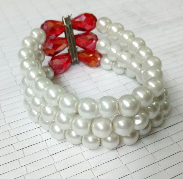 Red and White Pearl Bracelets, a stunning combination of sophistication and charm.