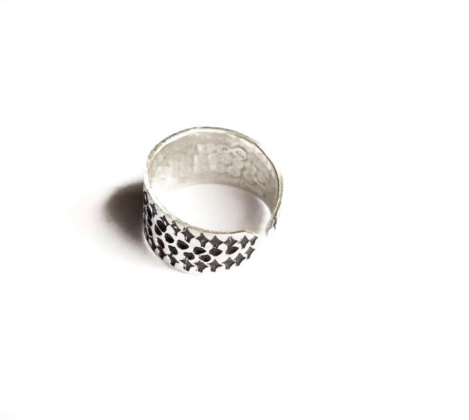 Engraved Metallic Band, a timeless piece that seamlessly blends sophistication with personalization