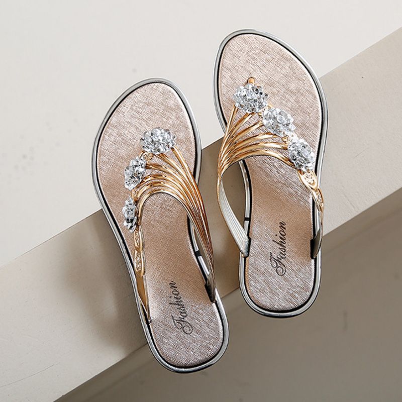 Women's slippers Summer rhinestone sequin sandals girls outdoor pinch-foot flat ladies shoes flower flip-flops lightweight outside wear Flip Flops