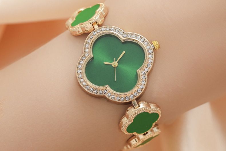 Elegant Luxury New Style Casual Ladies Women's Shell Dial Watches  Fashion Petal Clover Women Clothing Decoration Bracelet Watches Girl Students Popuar Gift Watches