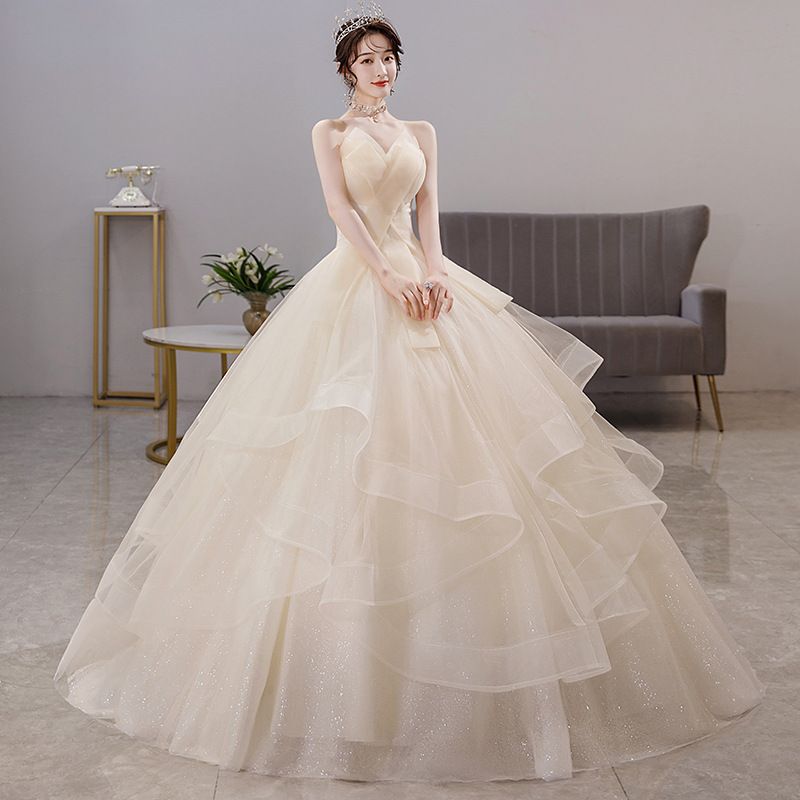 Main Wedding Dress 2024 New Bride Bra Champagne French High End Simple And Vintage Outgoing Dress Light Luxury Princess Floor length Dress Tied Bride Dress Crown