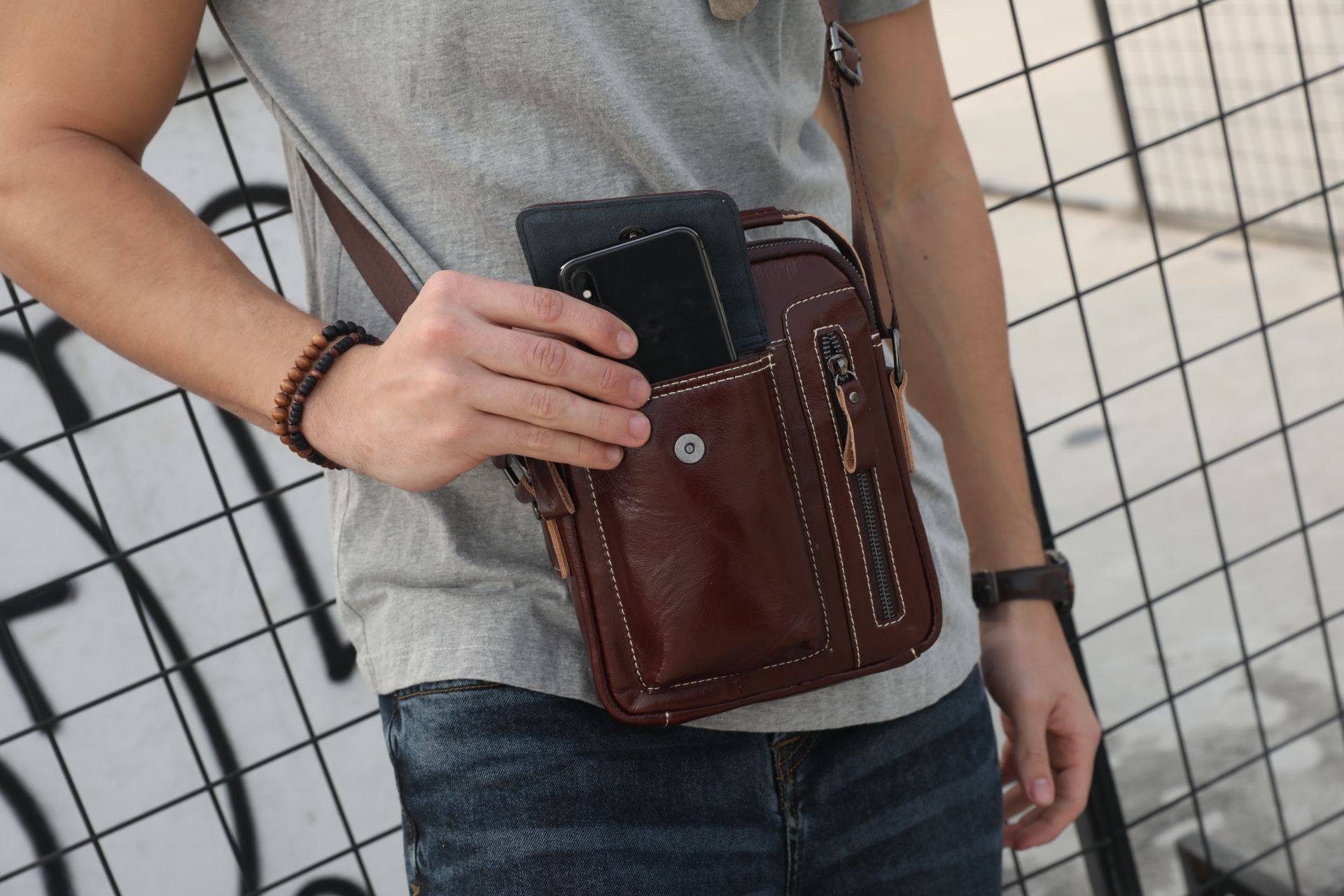 Leather Cowhide Shoulder Crossbody Bag Men's Soft Leather Vertical Menbag Cell Phone Bag Men's Shoulder Bag