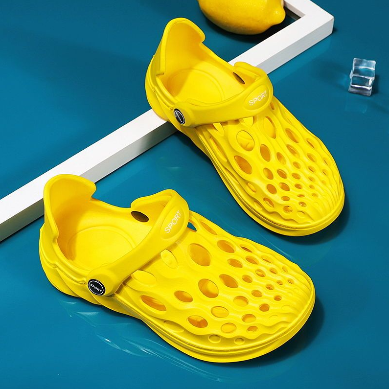 Kids Shoes Baby Shoes Sandals New Two-Hole Hole-In-The-Wall Sneakers For Boys And Girls, Medium And Large Children, Fashionable And Breathable Casual Non-Slip Beach Shoes And Sandals