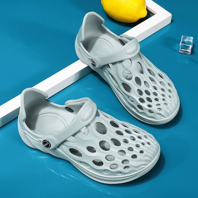 Kids Shoes Baby Shoes Sandals New Two-Hole Hole-In-The-Wall Sneakers For Boys And Girls, Medium And Large Children, Fashionable And Breathable Casual Non-Slip Beach Shoes And Sandals