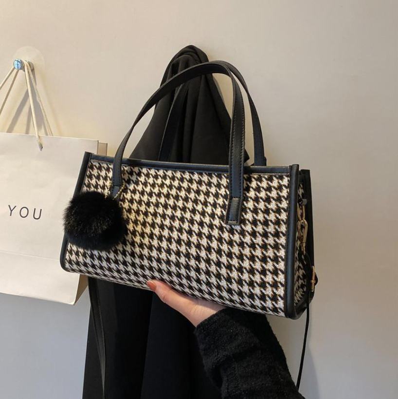 Women's Bags Crossbody Bags Versatile handbags for women, high-end autumn and winter new fashion shoulder bags, niche furry cross-body bags, trendy leopard print bags