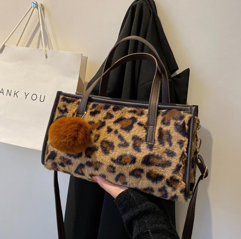 Women's Bags Crossbody Bags Versatile handbags for women, high-end autumn and winter new fashion shoulder bags, niche furry cross-body bags, trendy leopard print bags
