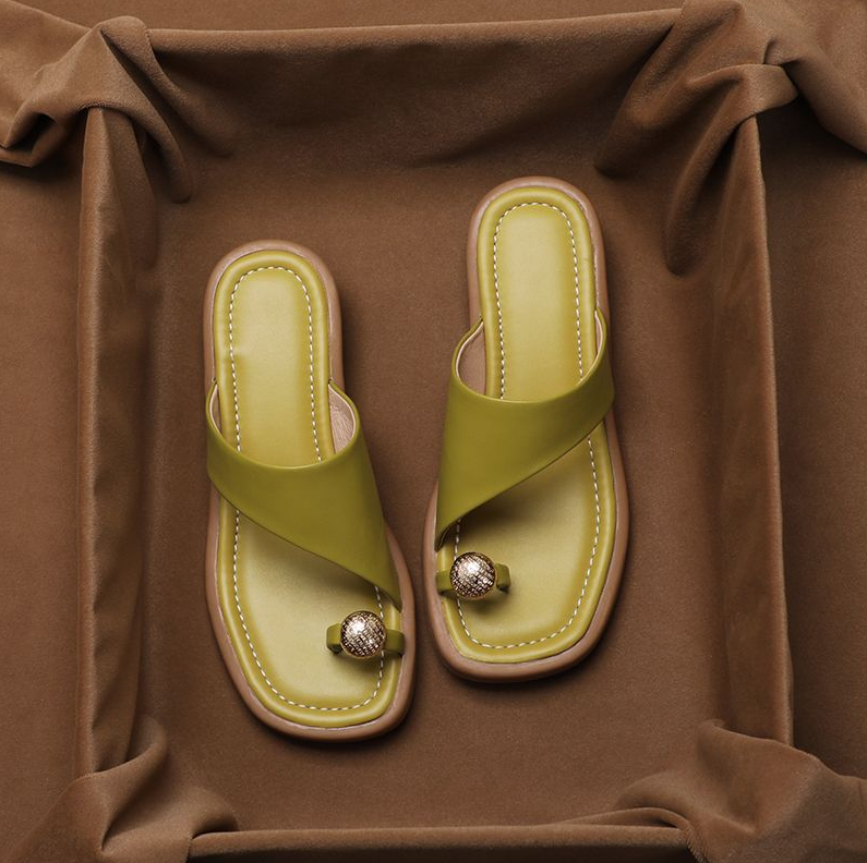 Women's Shoes Slippers Fashionable lazy outer wear slippers, new casual and versatile low-heeled niche flip-flops