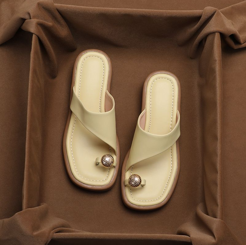 Women's Shoes Slippers Fashionable lazy outer wear slippers, new casual and versatile low-heeled niche flip-flops