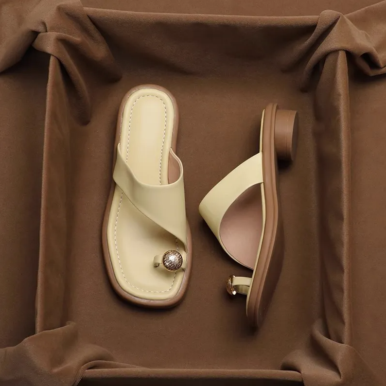 Women's Shoes Slippers Fashionable lazy outer wear slippers, new casual and versatile low-heeled niche flip-flops