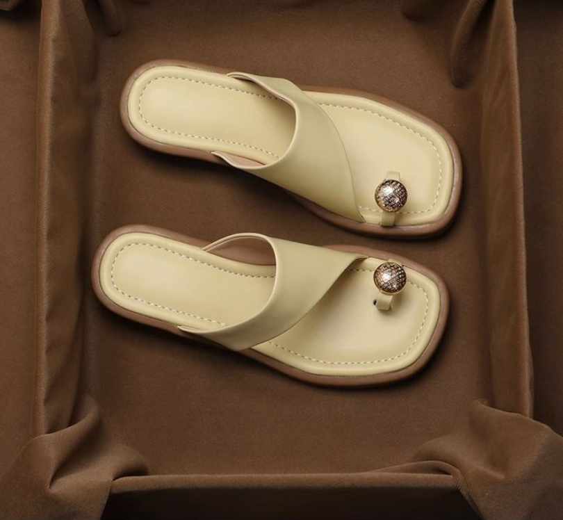 Women's Shoes Slippers Fashionable lazy outer wear slippers, new casual and versatile low-heeled niche flip-flops