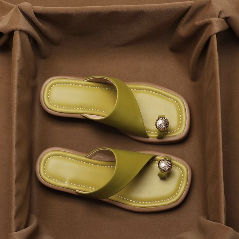 Women's Shoes Slippers Fashionable lazy outer wear slippers, new casual and versatile low-heeled niche flip-flops