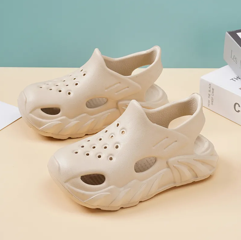 Kids Shoes Baby Shoes Girls' Shoes Sandals Croc shoes for boys and girls new non-slip wear-resistant cute cartoon home outing sandals for girls, middle and older children