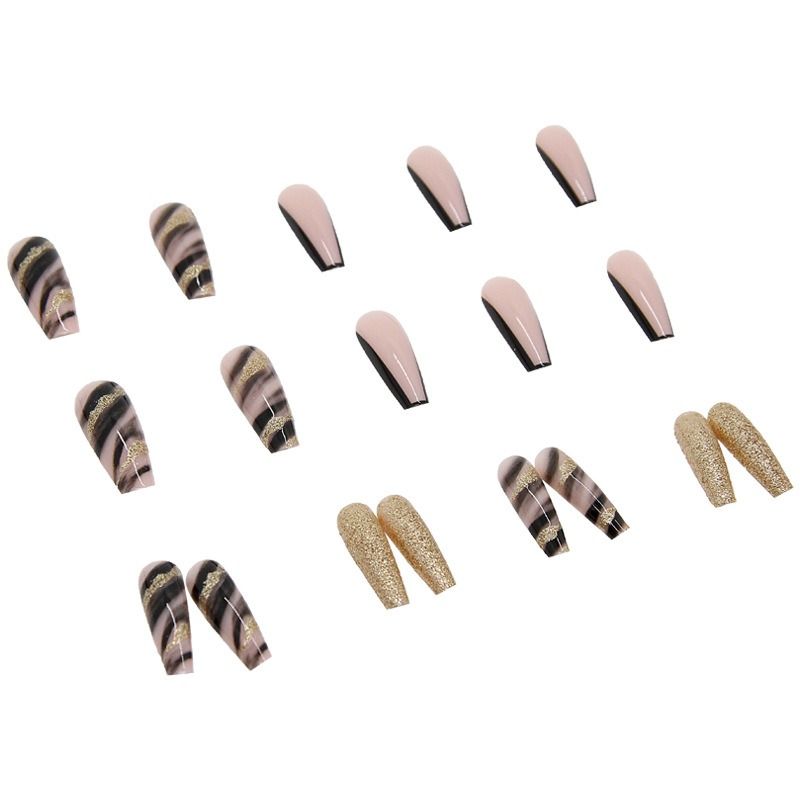 Nail enhancement Wearing armor Shiny Black gold atmosphere Europe and America Nail patches Wearing armor view 3