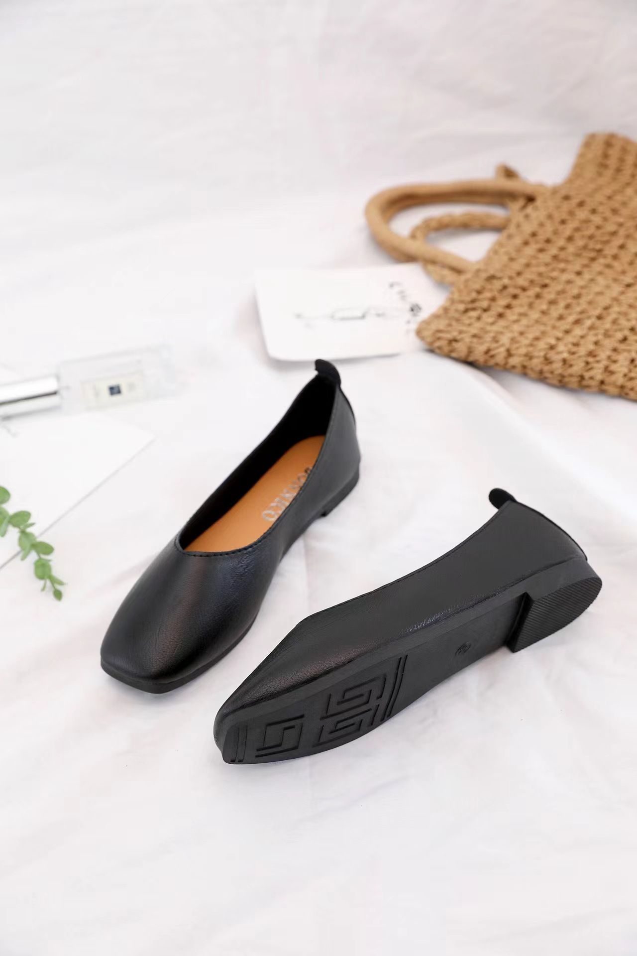 ASSKLO Women's flats leather shoes new walking casual PU leather soft leather women's retro flat shoes square toe shallow beanie shoes lazy shoes soft and comfortable
