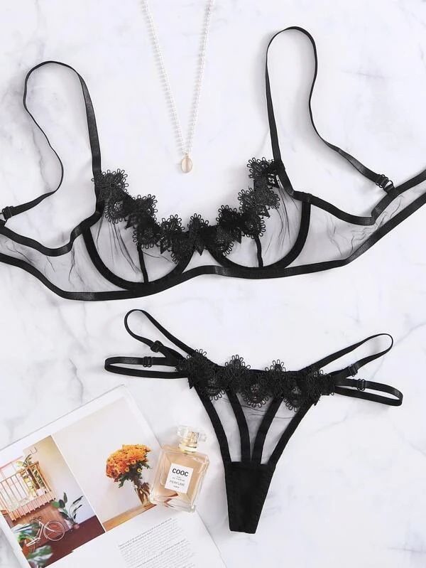 Hot Sale Europea American Single Sexy Women Underwear New Arrival Three-Point Fun Lingerie One piece Bow Tie Sexy Lace Perspective Passionate No-Take Off Uniform Temptation Pure Desire Set
