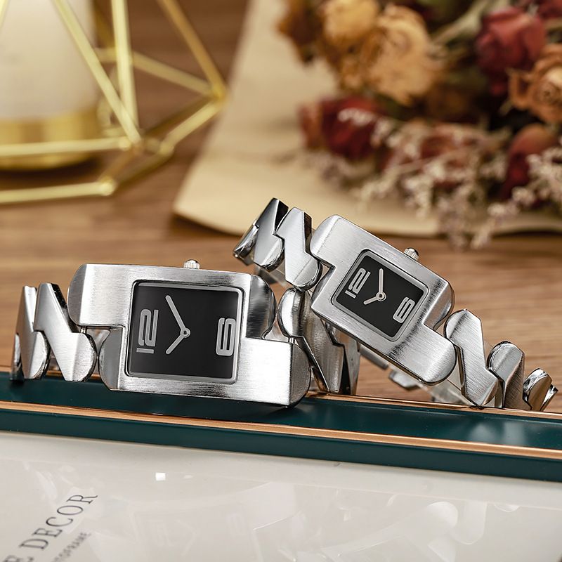 2024 New Innovative Design Retro Square Quartz Business Men's Bracelet Metal Watch Light Luxury Fashion Gold Classic Middle School Student Cool Watch
