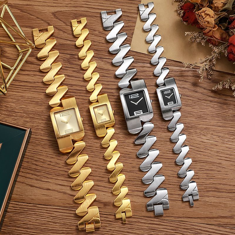 2024 New Innovative Design Retro Square Quartz Business Men's Bracelet Metal Watch Light Luxury Fashion Gold Classic Middle School Student Cool Watch