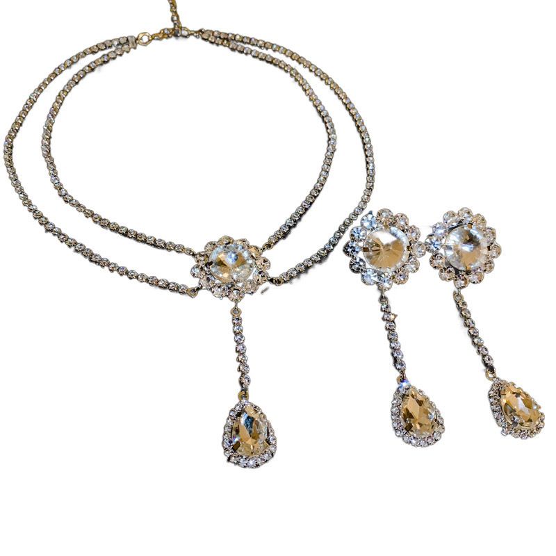 Temperament Diamond Set Necklace Earrings Fashionable European And American Flowers Minimalist Earrings Sparkling Diamond Water Droplets High Grade collarbone Chain Bridal Accessories Ball Party Exqui