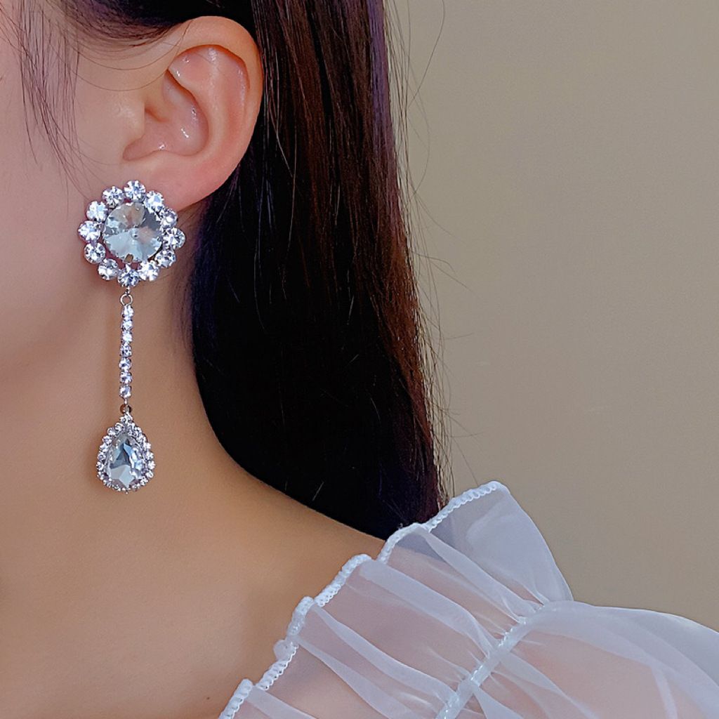 Temperament Diamond Set Necklace Earrings Fashionable European And American Flowers Minimalist Earrings Sparkling Diamond Water Droplets High Grade collarbone Chain Bridal Accessories Ball Party Exqui