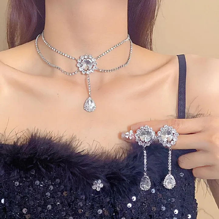 Temperament Diamond Set Necklace Earrings Fashionable European And American Flowers Minimalist Earrings Sparkling Diamond Water Droplets High Grade collarbone Chain Bridal Accessories Ball Party Exqui